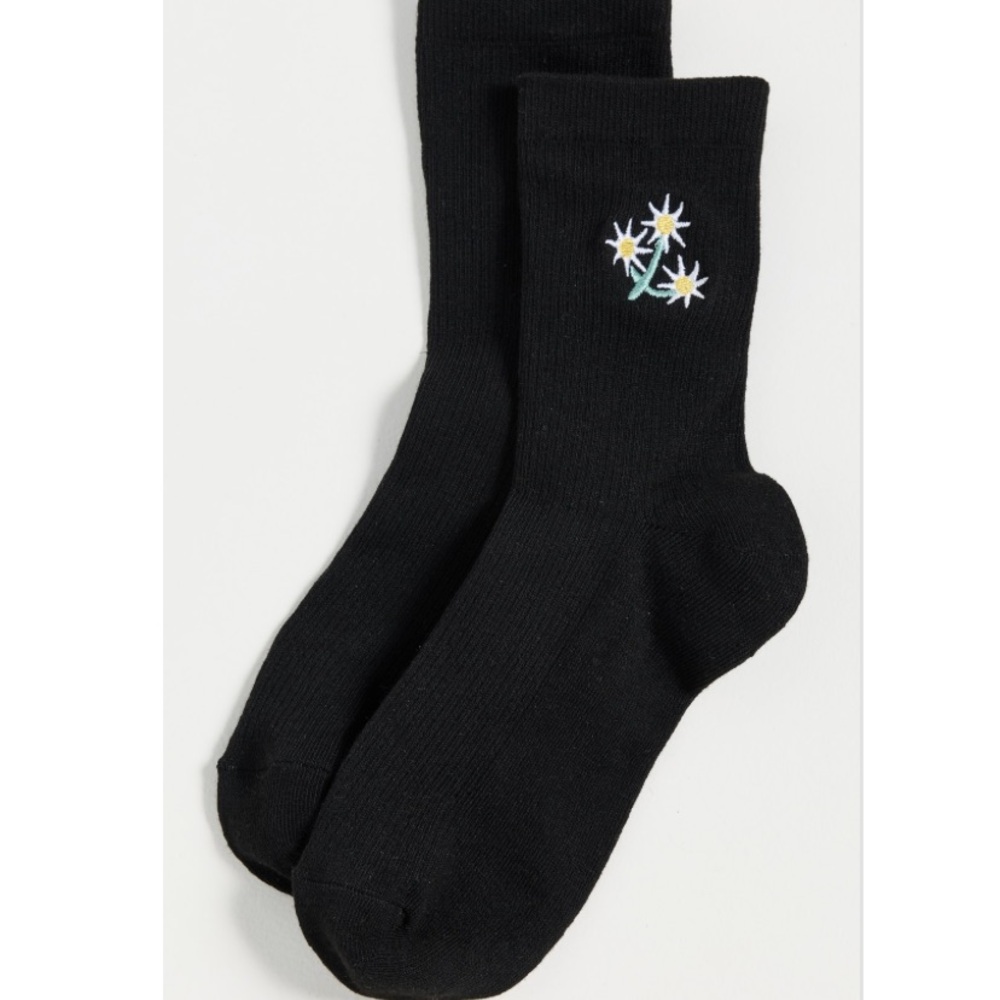 Daisy Embroidered Crew Socks